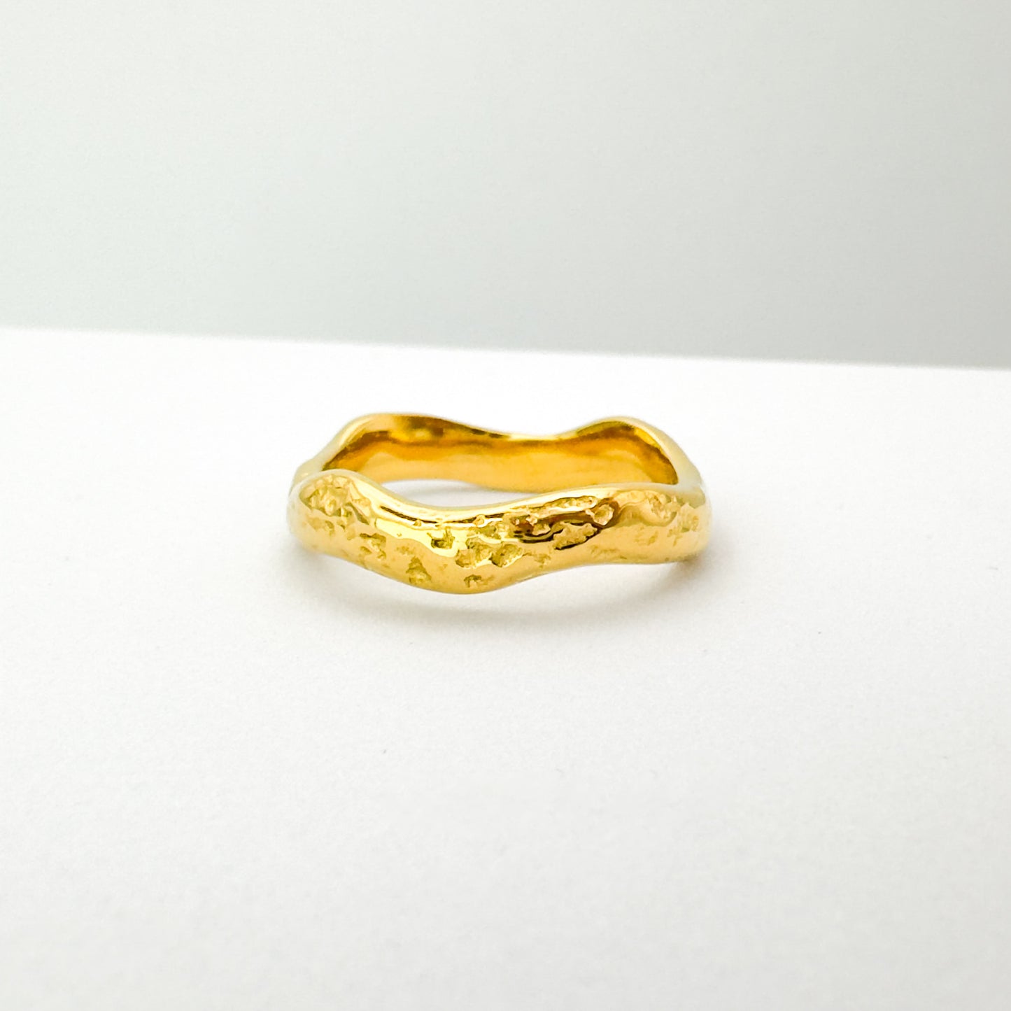 Inez Wave Textured Gold Ring S Rings Razzle and Rose