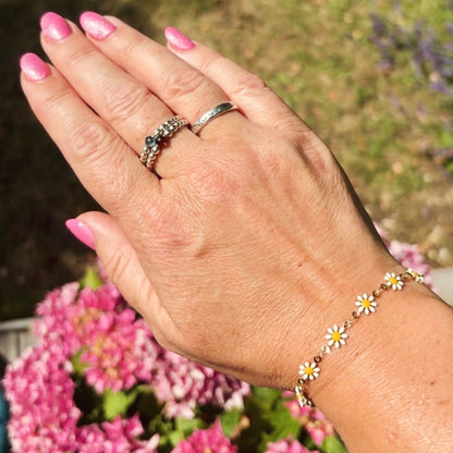 Flora Daisy Chain Gold Bracelet
