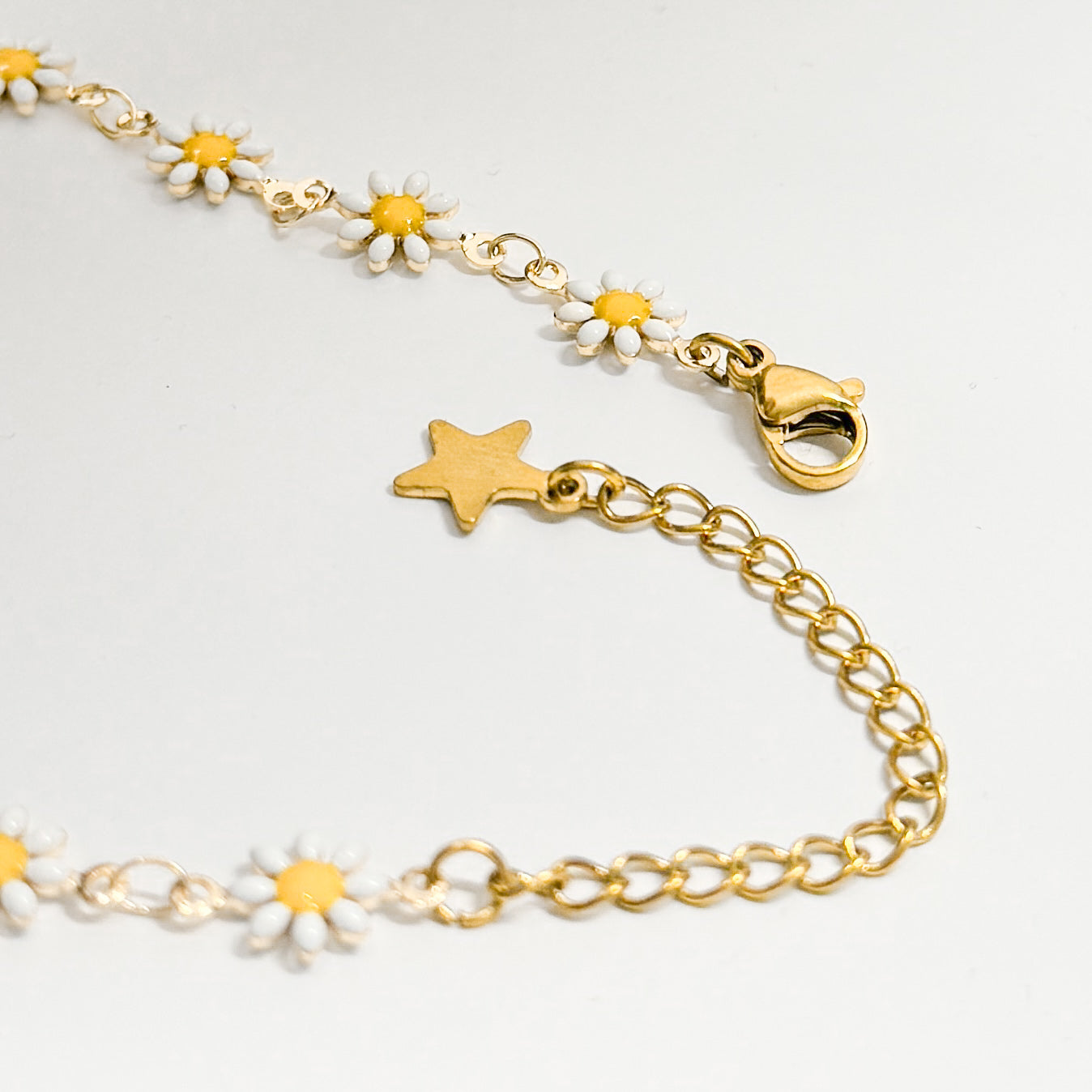 Flora Daisy Chain Gold Bracelet