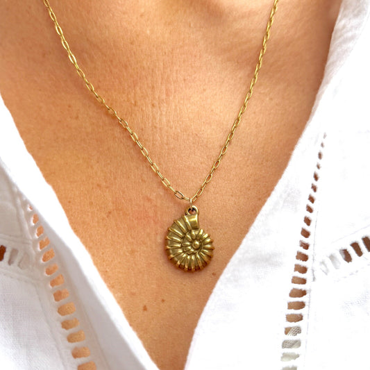 Isla Gold Spiral Shell Pendant Necklace - Razzle and Rose Jewellery