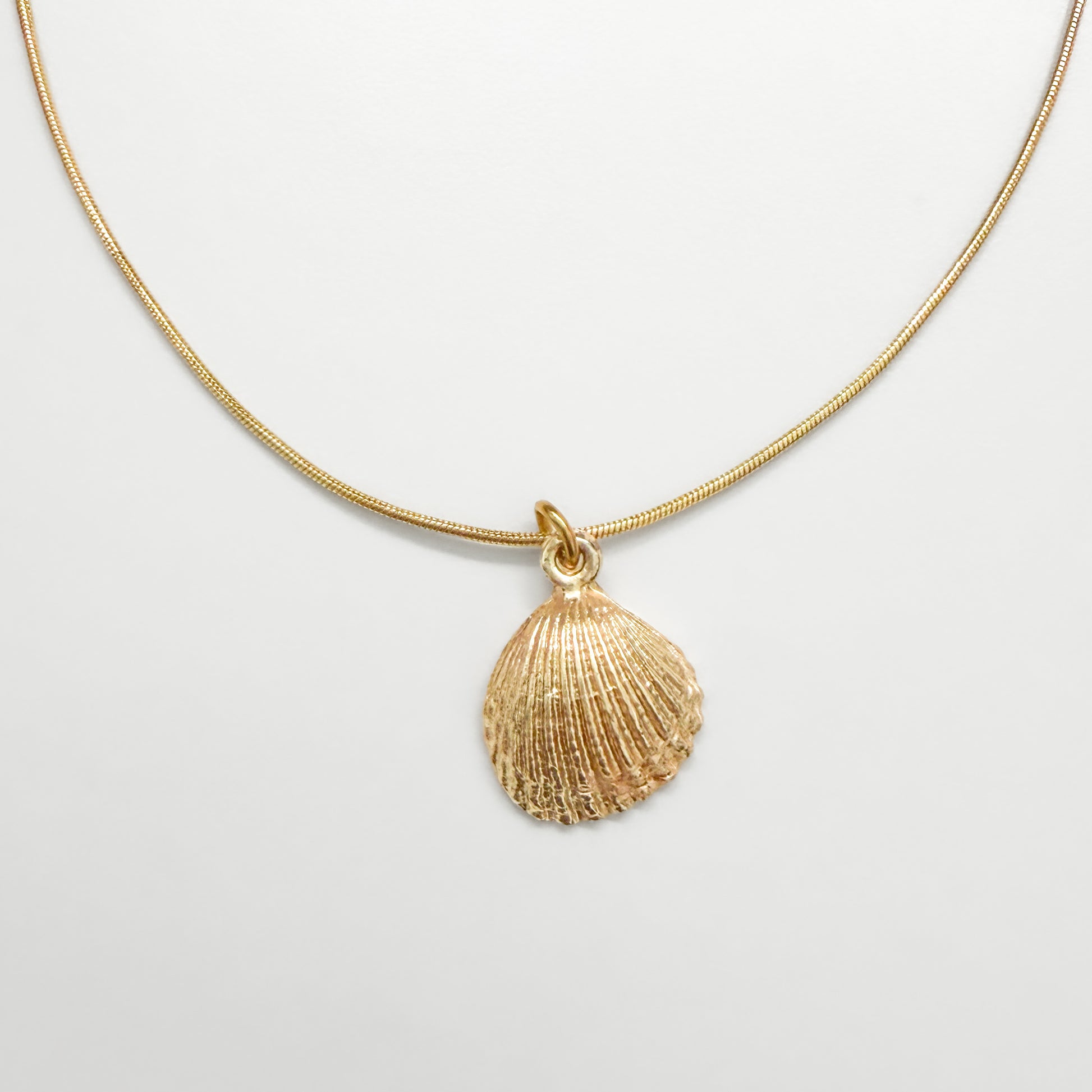 Positano Gold Shell Pendant Necklace