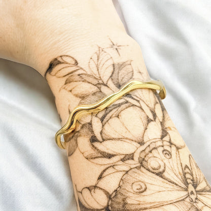 Valencia Gold Wave Bangle Bracelet | Adjustable