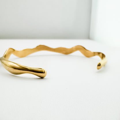 Valencia Gold Wave Bangle Bracelet | Adjustable